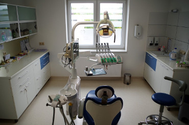 Niebieski gabinet stomatologiczny w Przychodni